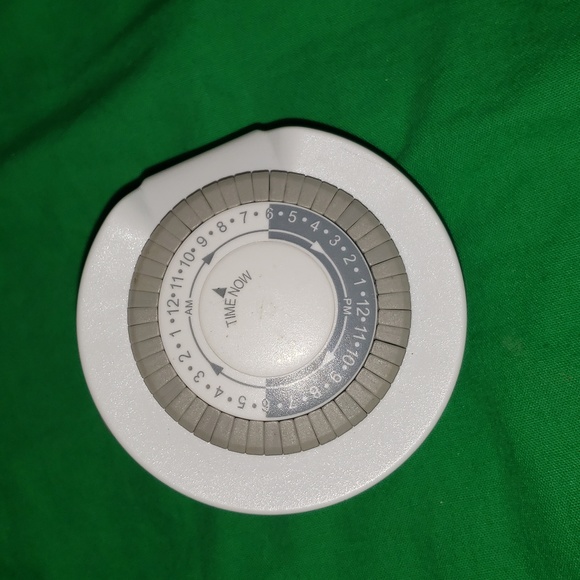 Woods Indoor Mechanical Timer Model TN300 - Picture 1 of 4